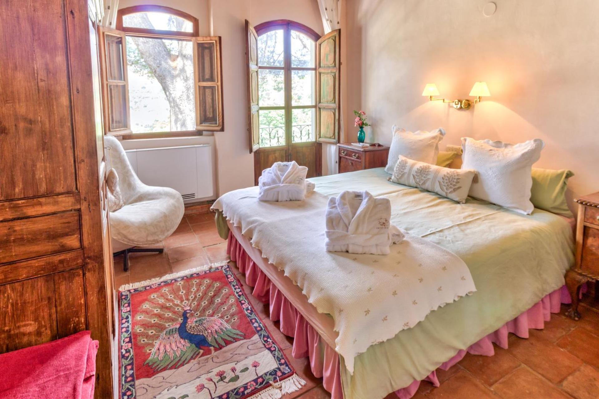 Cortijo El Pino Retreat Bed & Breakfast Albunuelas Exterior photo